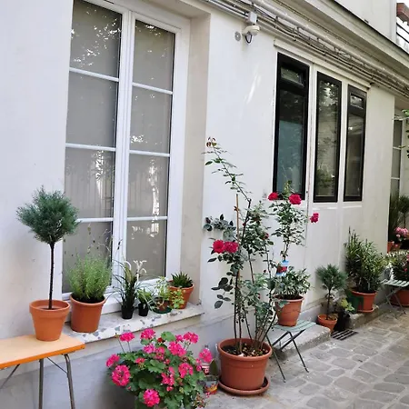 Artisan Lofts Courtyard Opera Apartment