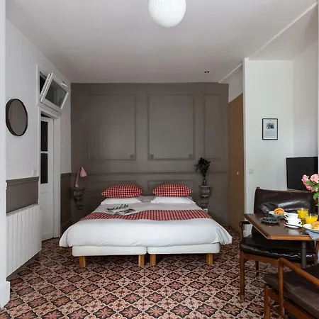 Artisan Lofts Courtyard Opera Apartment