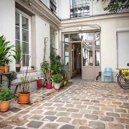 Artisan Lofts Courtyard Opera Apartment