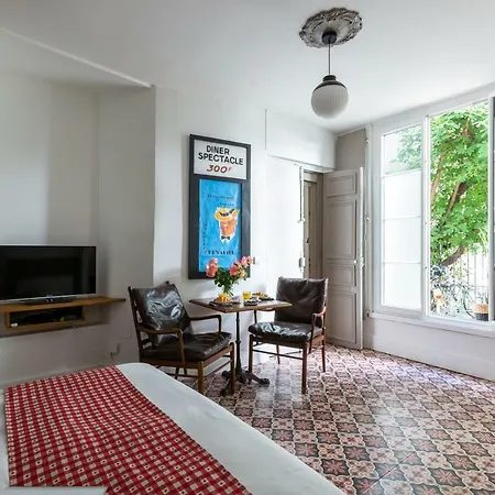 Artisan Lofts Courtyard Opera Apartment